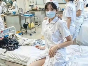 大胸爆乳美女护士—大胸爆乳美女护士在医院病房为病人检查